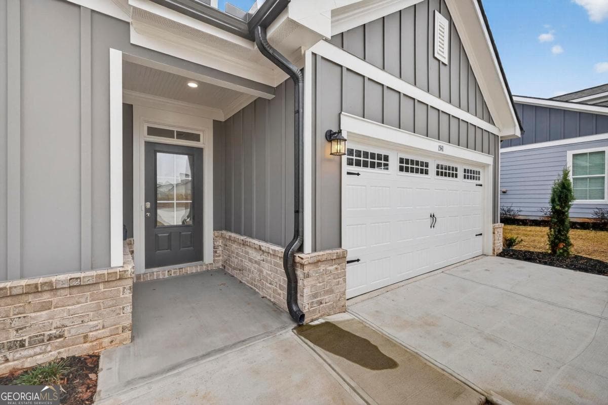 3 bedroom, 2 bathroom, 2,044 sq ft single family residence for sale at 1541 Lake Drive, Greensboro, GA 30642 — photo 3