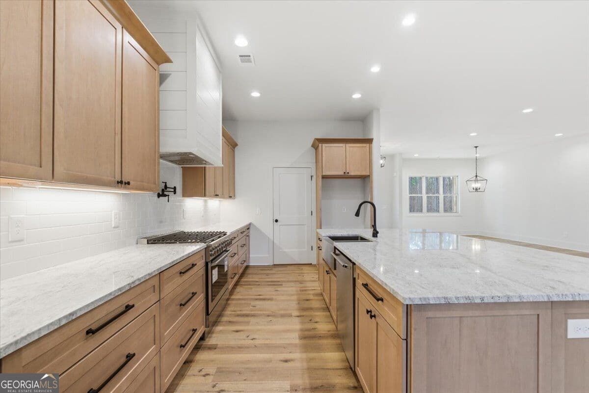 3 bedroom, 2.5 bathroom, 2,559 sq ft single family residence for sale at 115 Oak Hill Circle, Eatonton, GA 31024 — photo 6