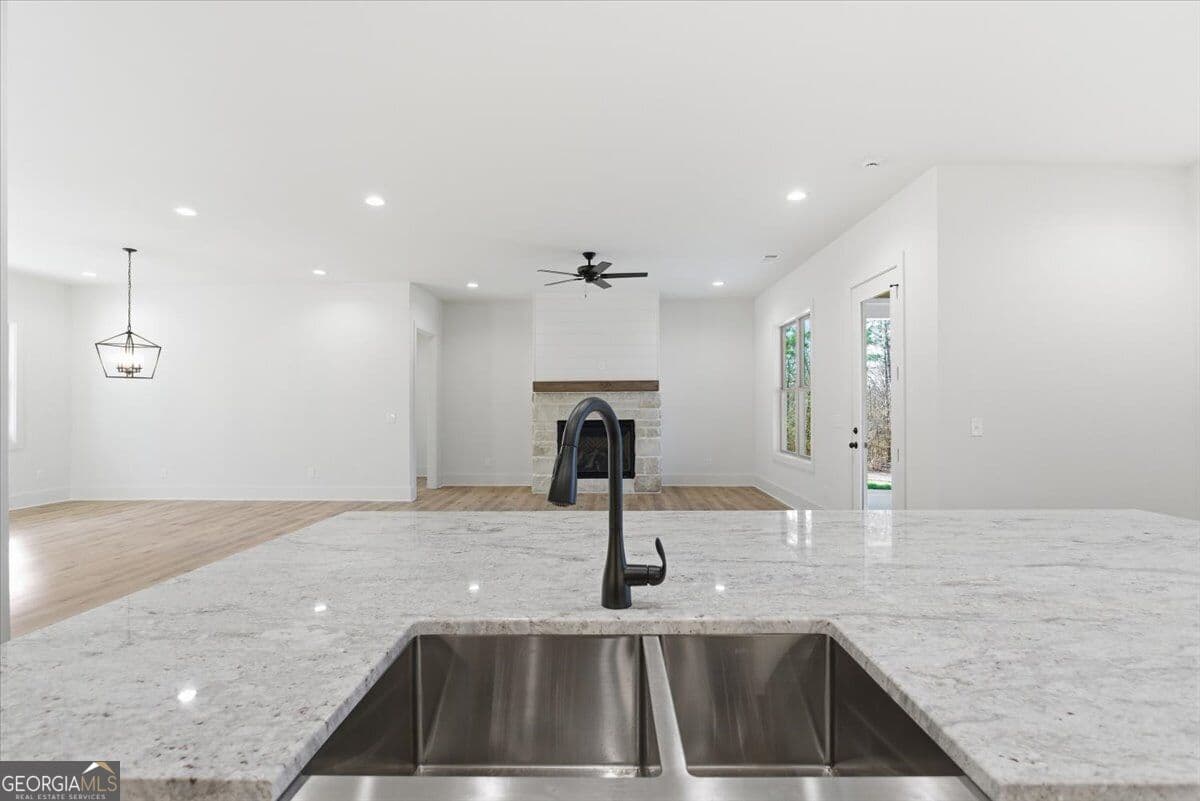 3 bedroom, 2.5 bathroom, 2,559 sq ft single family residence for sale at 115 Oak Hill Circle, Eatonton, GA 31024 — photo 7