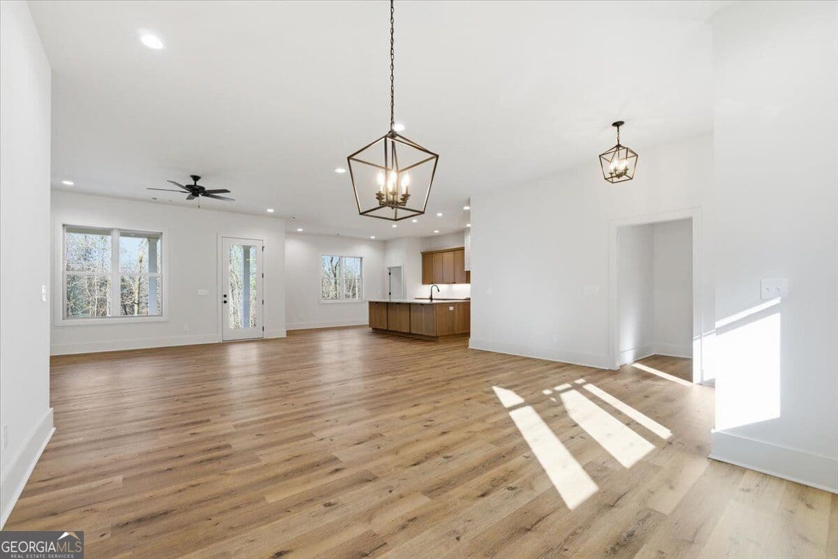 3 bedroom, 2.5 bathroom, 2,559 sq ft single family residence for sale at 115 Oak Hill Circle, Eatonton, GA 31024 — photo 3