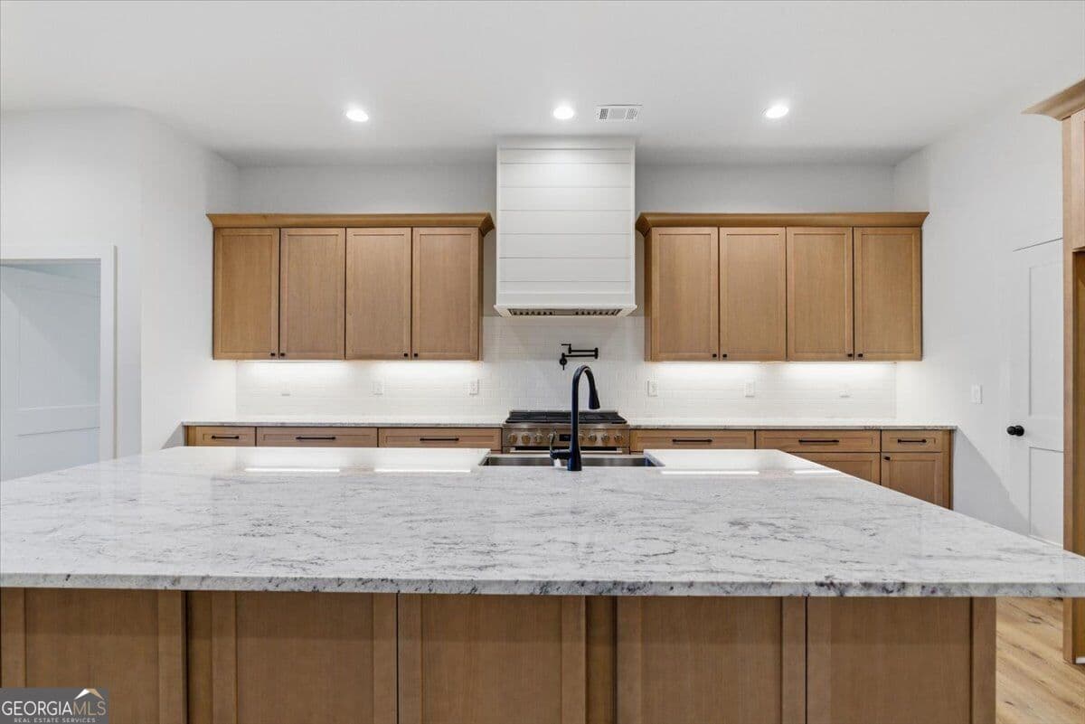 3 bedroom, 2.5 bathroom, 2,559 sq ft single family residence for sale at 115 Oak Hill Circle, Eatonton, GA 31024 — photo 5