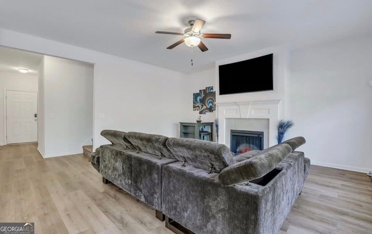 6 bedroom, 3 bathroom, 2,415 sq ft single family residence for sale at 538 Brightleaf Circle, Hinesville, GA 31313 — photo 3