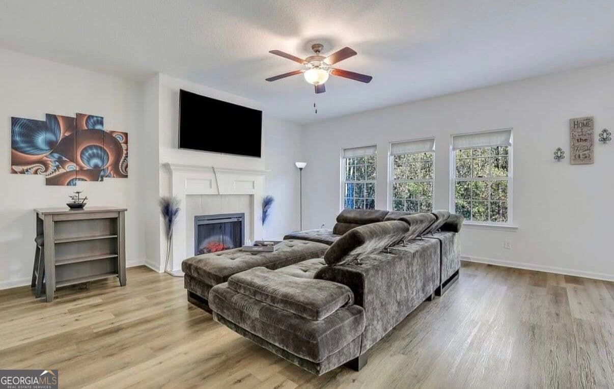 6 bedroom, 3 bathroom, 2,415 sq ft single family residence for sale at 538 Brightleaf Circle, Hinesville, GA 31313 — photo 4