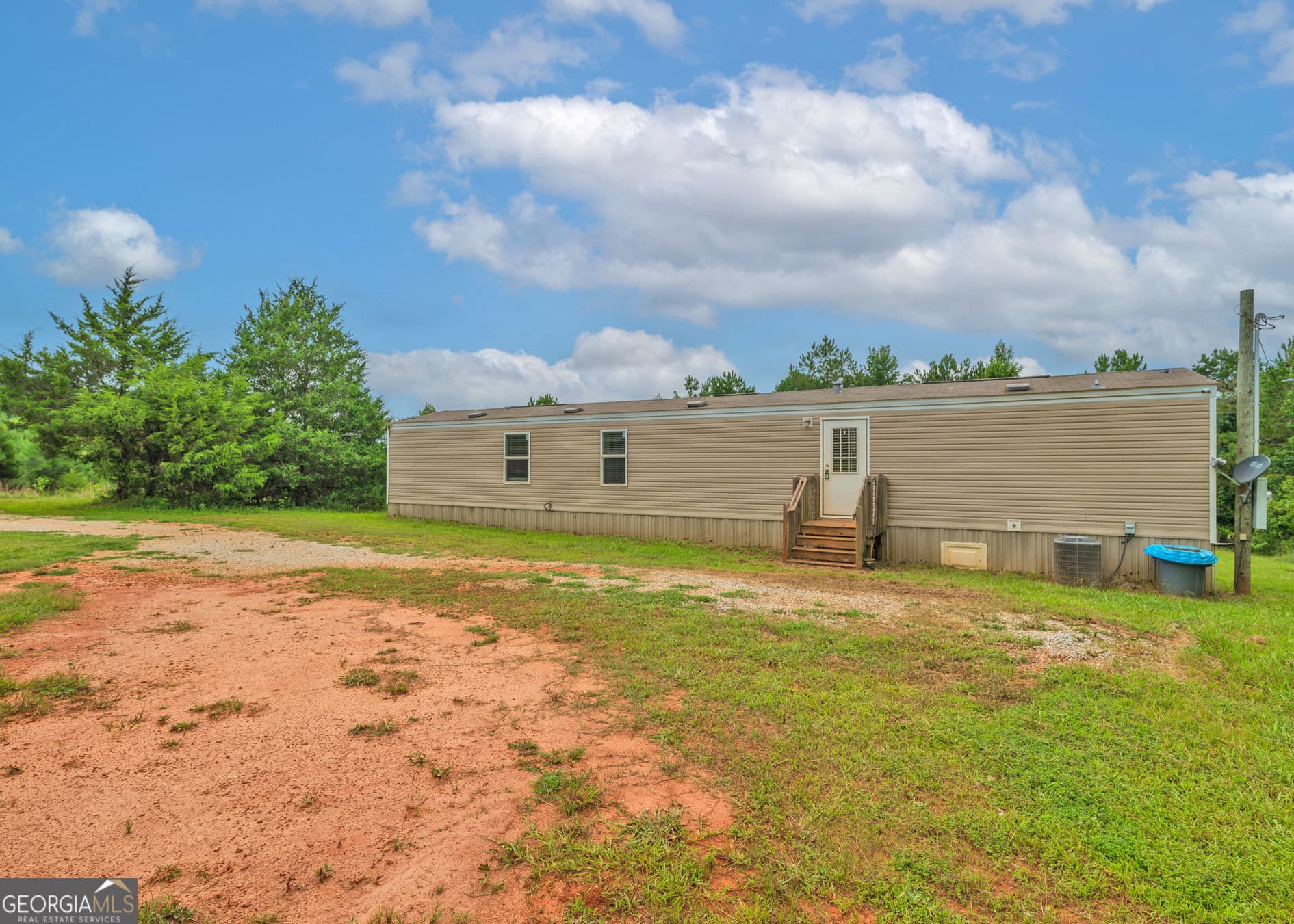 3 bedroom, 2 bathroom, 924 sq ft manufactured home,single family residence for sale at 330 Edgewater Lane, Hartwell, GA 30643 — photo 3