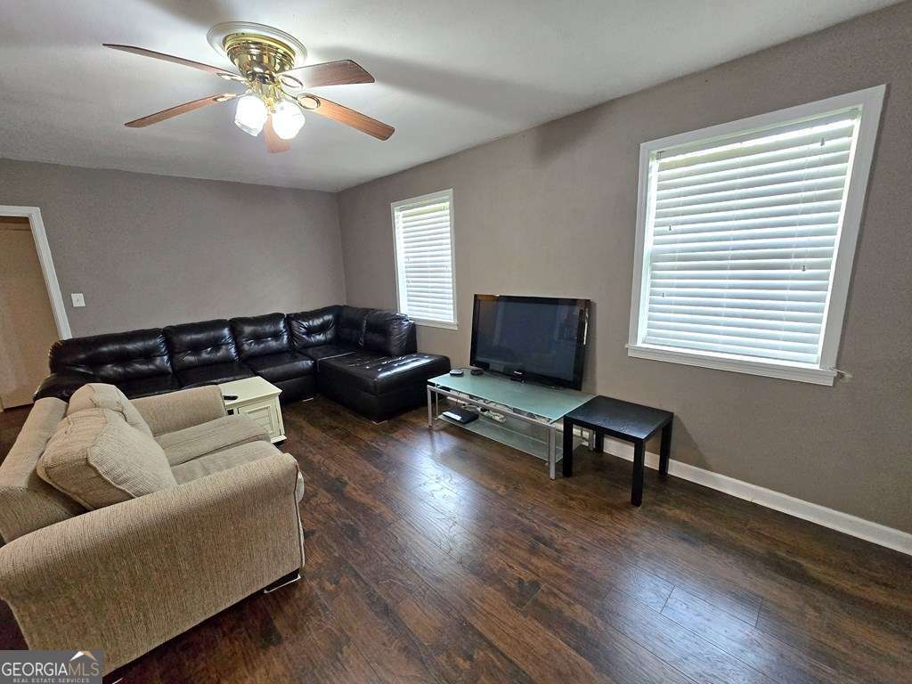4 bedroom, 3 bathroom, 1,801 sq ft single family residence for sale at 601 Azalea Circle, Valdosta, GA 31602 — photo 5