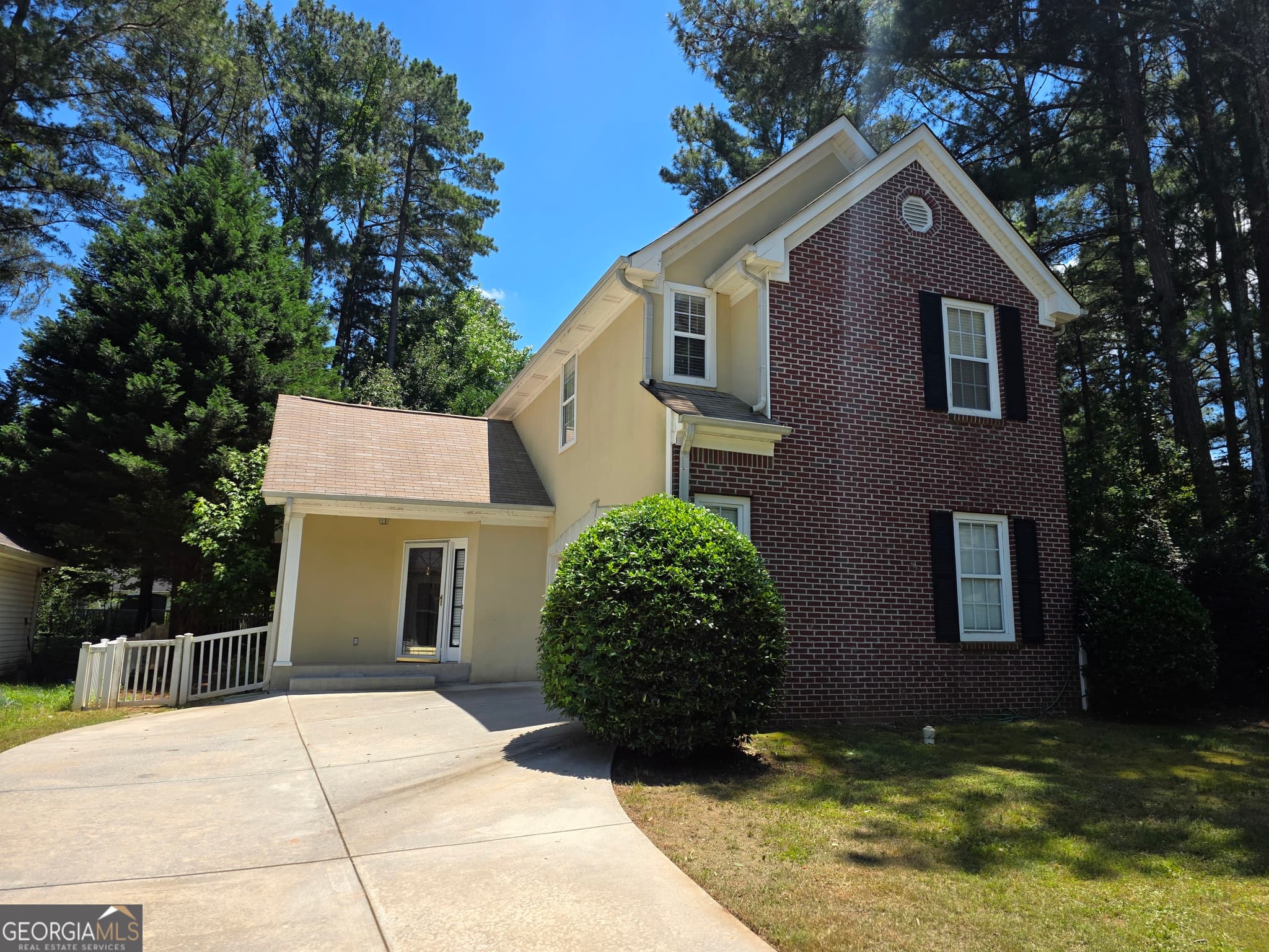 3 bedroom, 2.5 bathroom, 1,342 sq ft single family residence for rent at 602 N Fairfield Drive, Peachtree City, GA 30269 for $2,300 a month