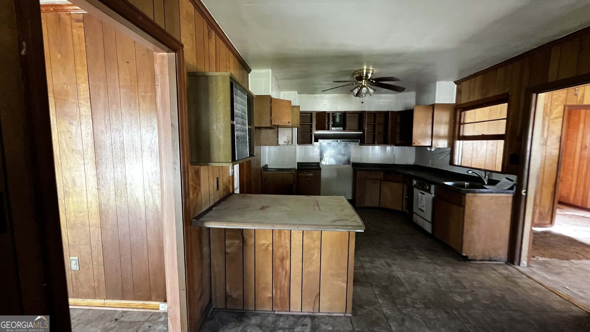 3 bedroom, 2 bathroom, 1,636 sq ft single family residence for sale at 133 Thornton Drive, Albany, GA 31705 — photo 5