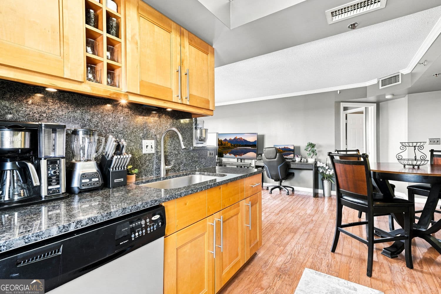 1 bedroom, 1 bathroom, 769 sq ft condominium for sale at 795 Hammond Drive 1708, Sandy Springs, GA 30328 — photo 6