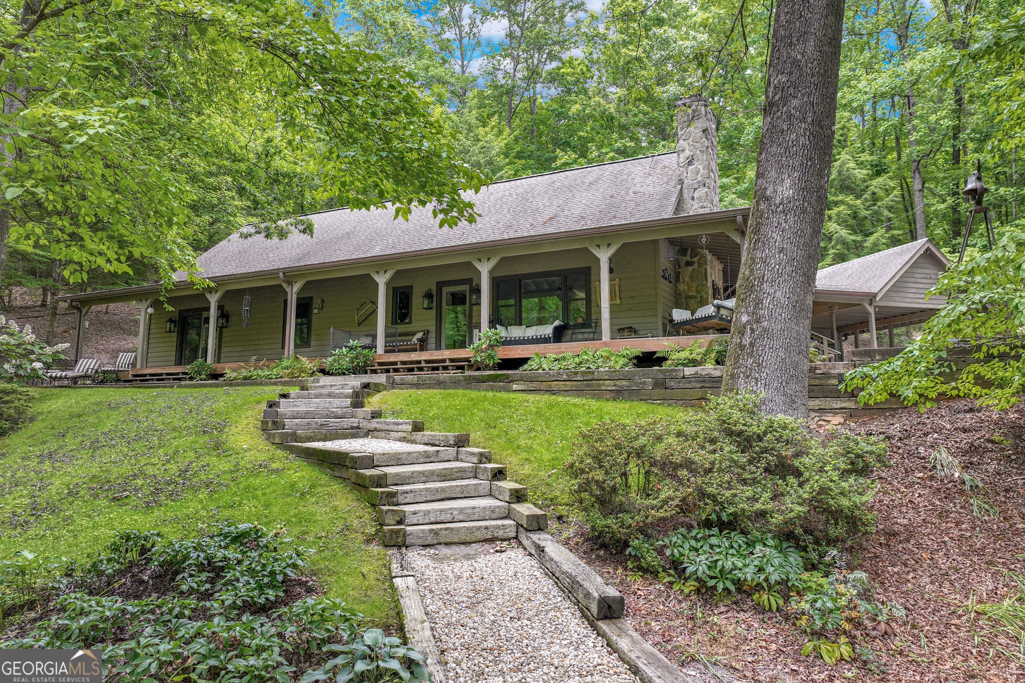 3 bedroom, 3 bathroom, 1,792 sq ft single family residence for sale at 2001 Chimney Mountain Flats Trail, Clarkesville, GA 30523 — photo 6