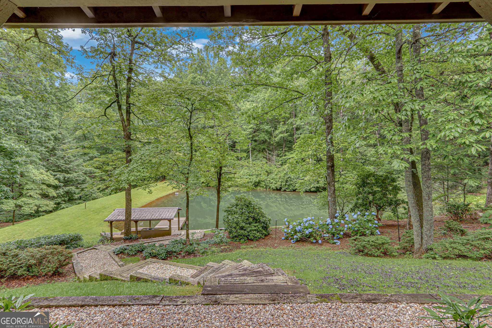 3 bedroom, 3 bathroom, 1,792 sq ft single family residence for sale at 2001 Chimney Mountain Flats Trail, Clarkesville, GA 30523 — photo 4
