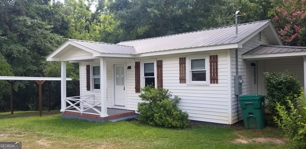 2 bedroom, 2 bathroom, 672 sq ft single family residence for sale at 121 Pine Avenue, Milledgeville, GA 31061 — photo 2