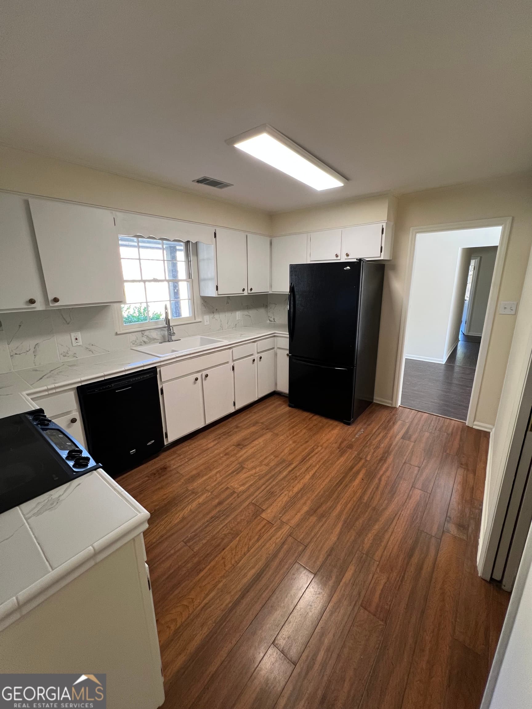 4 bedroom, 2 bathroom, 2,037 sq ft single family residence for sale at 311 Fairmont Drive, Dublin, GA 31021 — photo 4