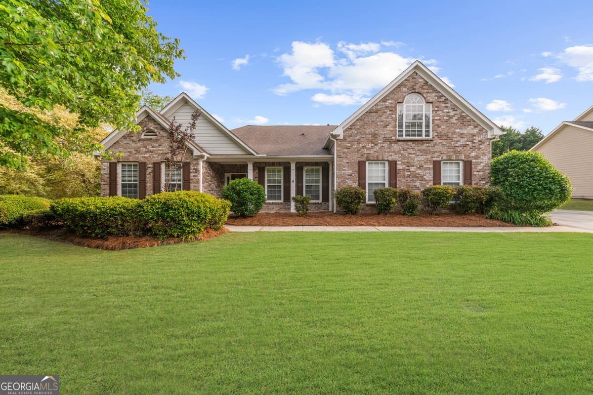 3 bedroom, 2.5 bathroom, 2,724 sq ft single family residence sold at 3467 Seneca Farm Drive, Buford, GA 30519