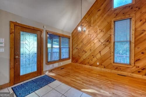 3 bedroom, 3.5 bathroom, 2,552 sq ft cabin,single family residence for sale at 300 Chapman Lane, Blairsville, GA 30512 — photo 7