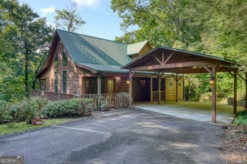 3 bedroom, 3.5 bathroom, 2,552 sq ft cabin,single family residence for sale at 300 Chapman Lane, Blairsville, GA 30512