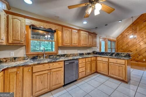 3 bedroom, 3.5 bathroom, 2,552 sq ft cabin,single family residence for sale at 300 Chapman Lane, Blairsville, GA 30512 — photo 10
