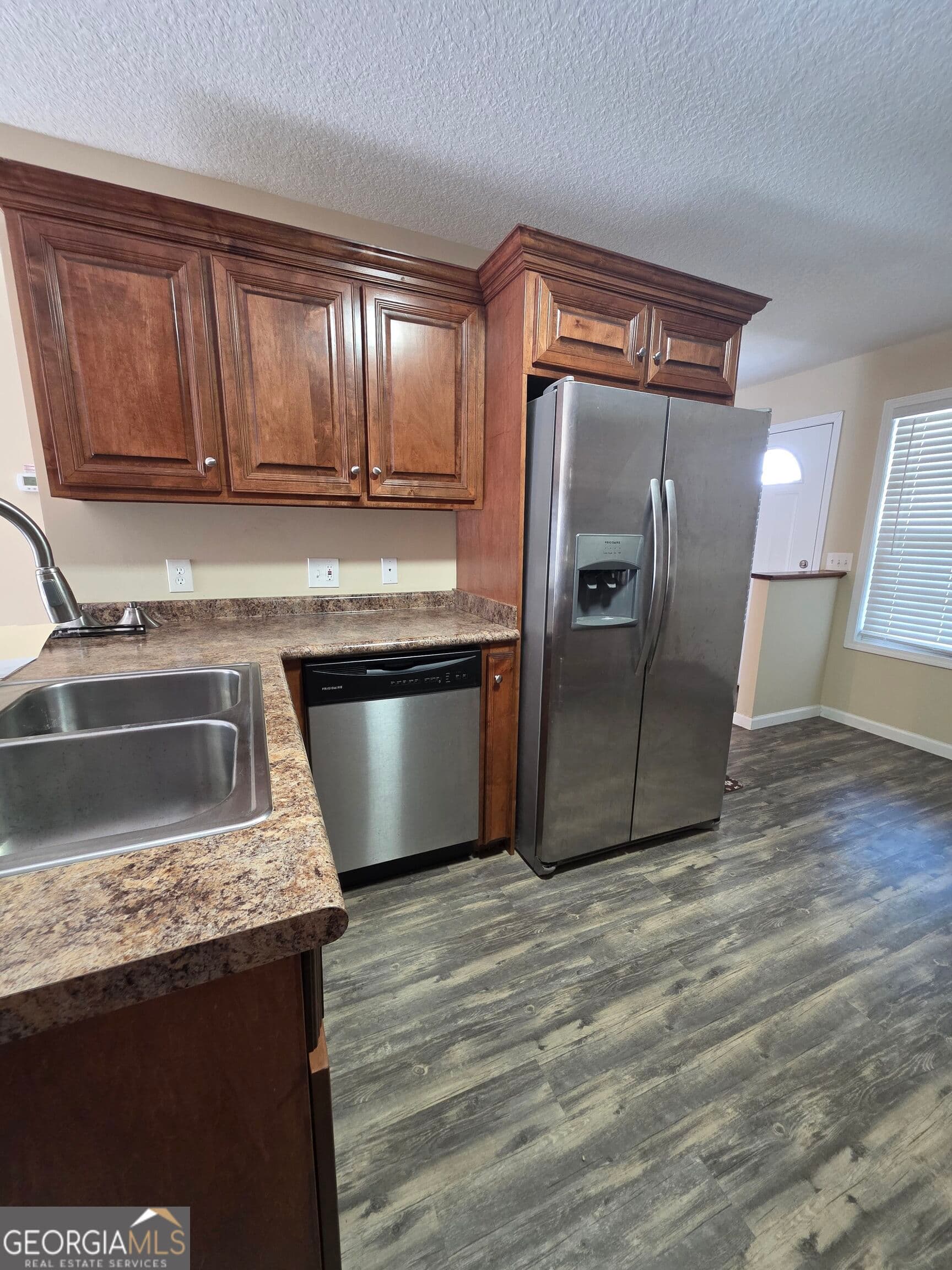 3 bedroom, 2 bathroom, 1,448 sq ft single family residence for sale at 294 Lakeside Circle, Baxley, GA 31513 — photo 7