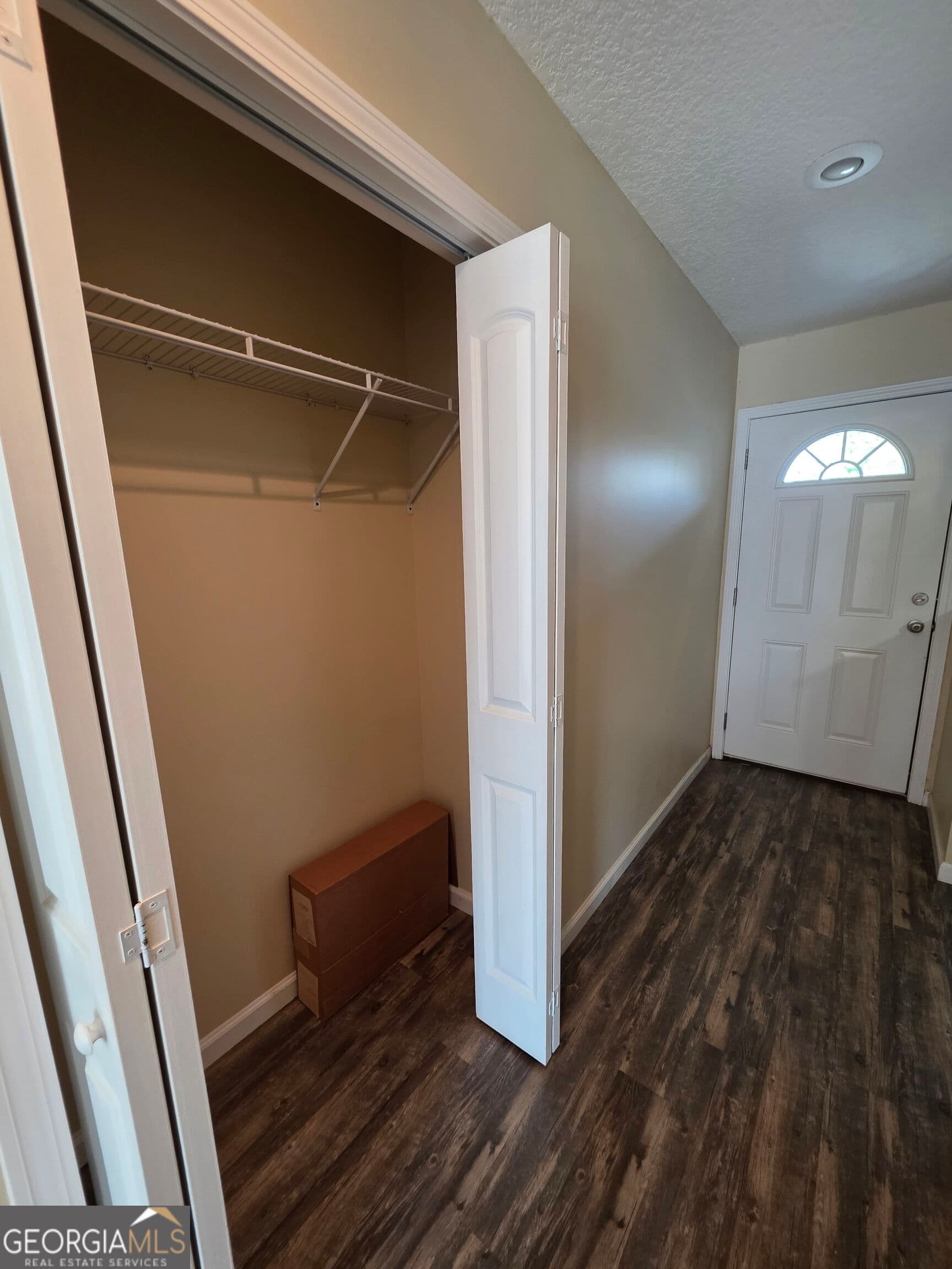 3 bedroom, 2 bathroom, 1,448 sq ft single family residence for sale at 294 Lakeside Circle, Baxley, GA 31513 — photo 5