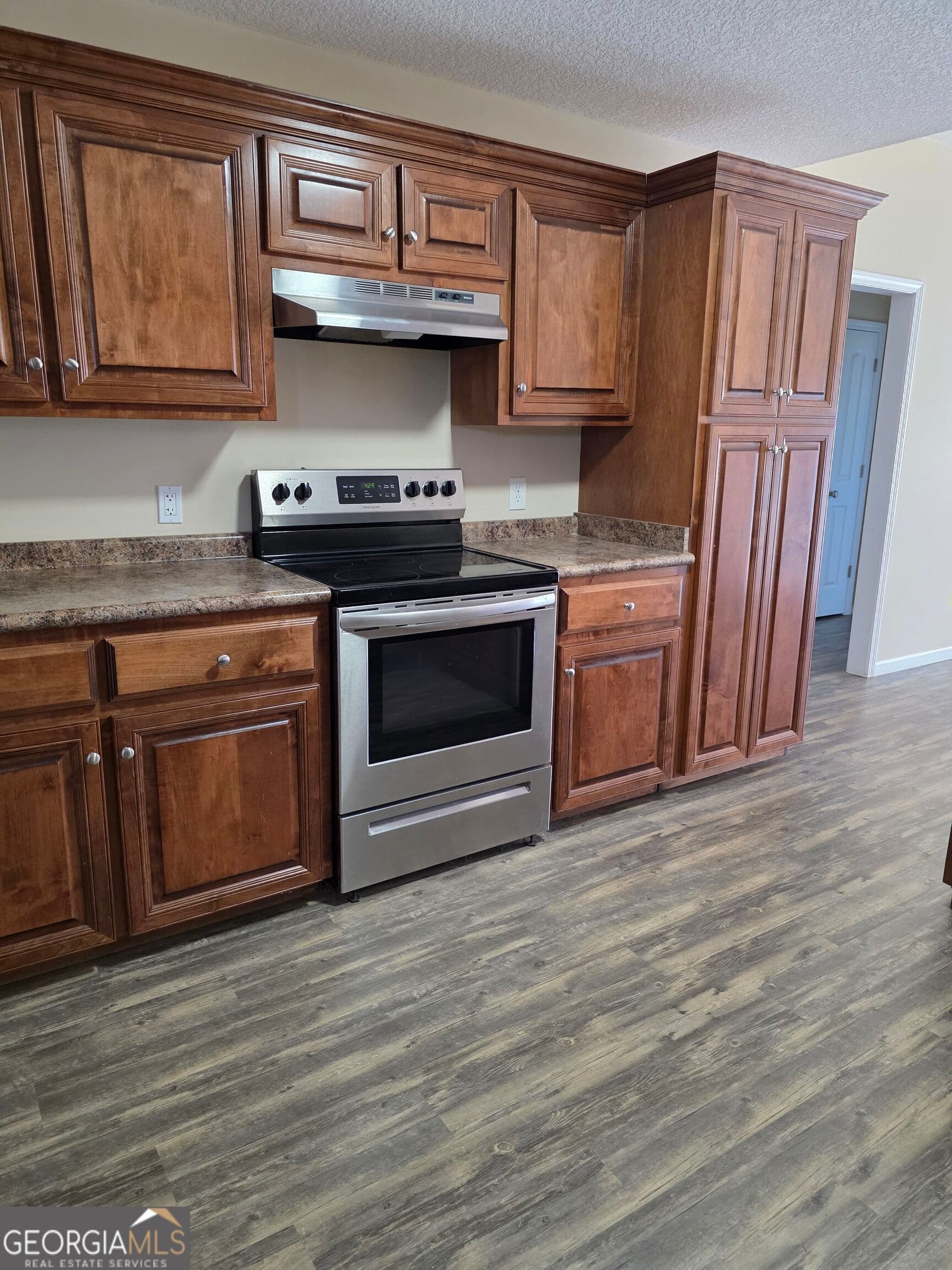 3 bedroom, 2 bathroom, 1,448 sq ft single family residence for sale at 294 Lakeside Circle, Baxley, GA 31513 — photo 9