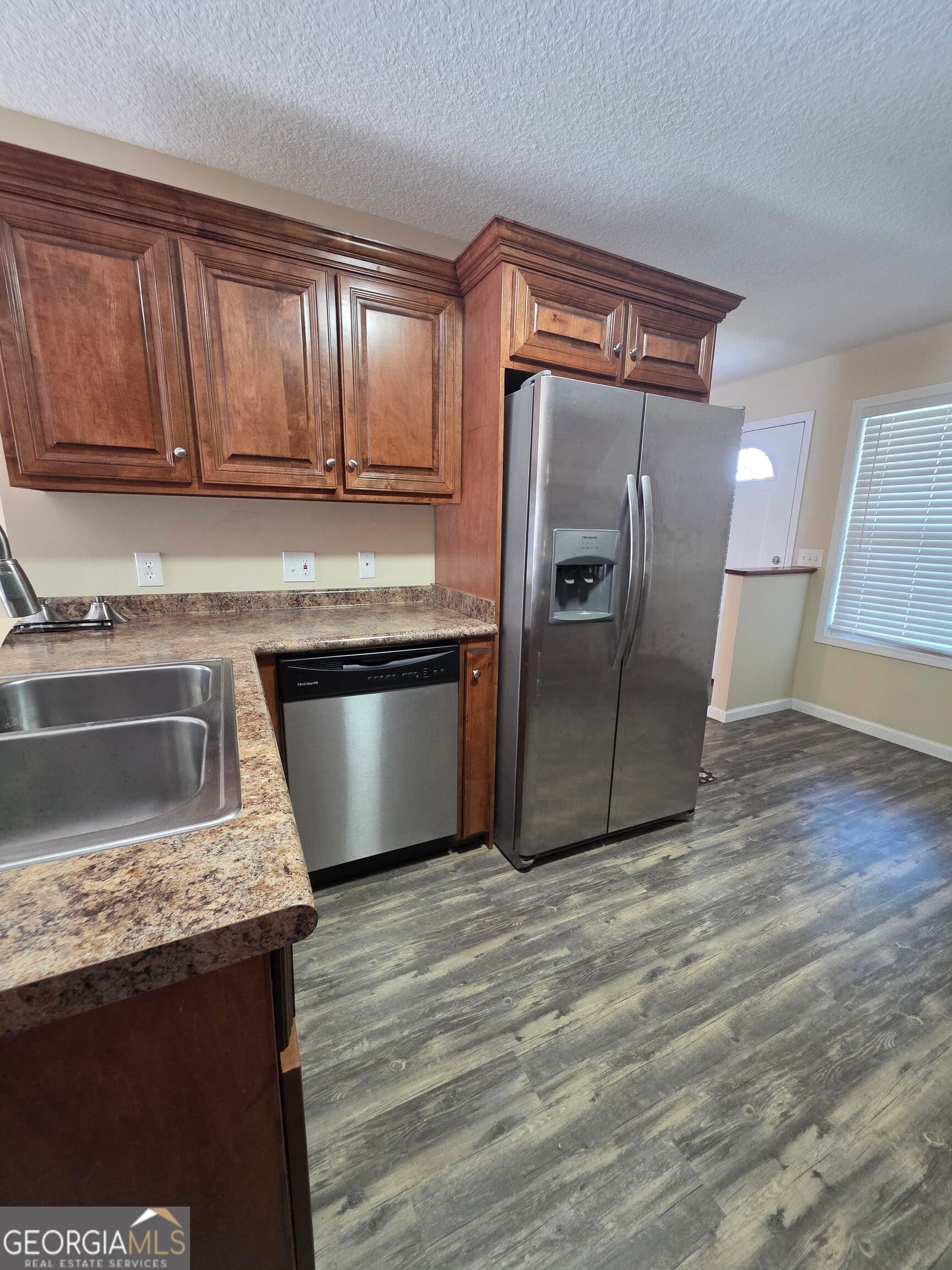 3 bedroom, 2 bathroom, 1,448 sq ft single family residence for sale at 294 Lakeside Circle, Baxley, GA 31513 — photo 10