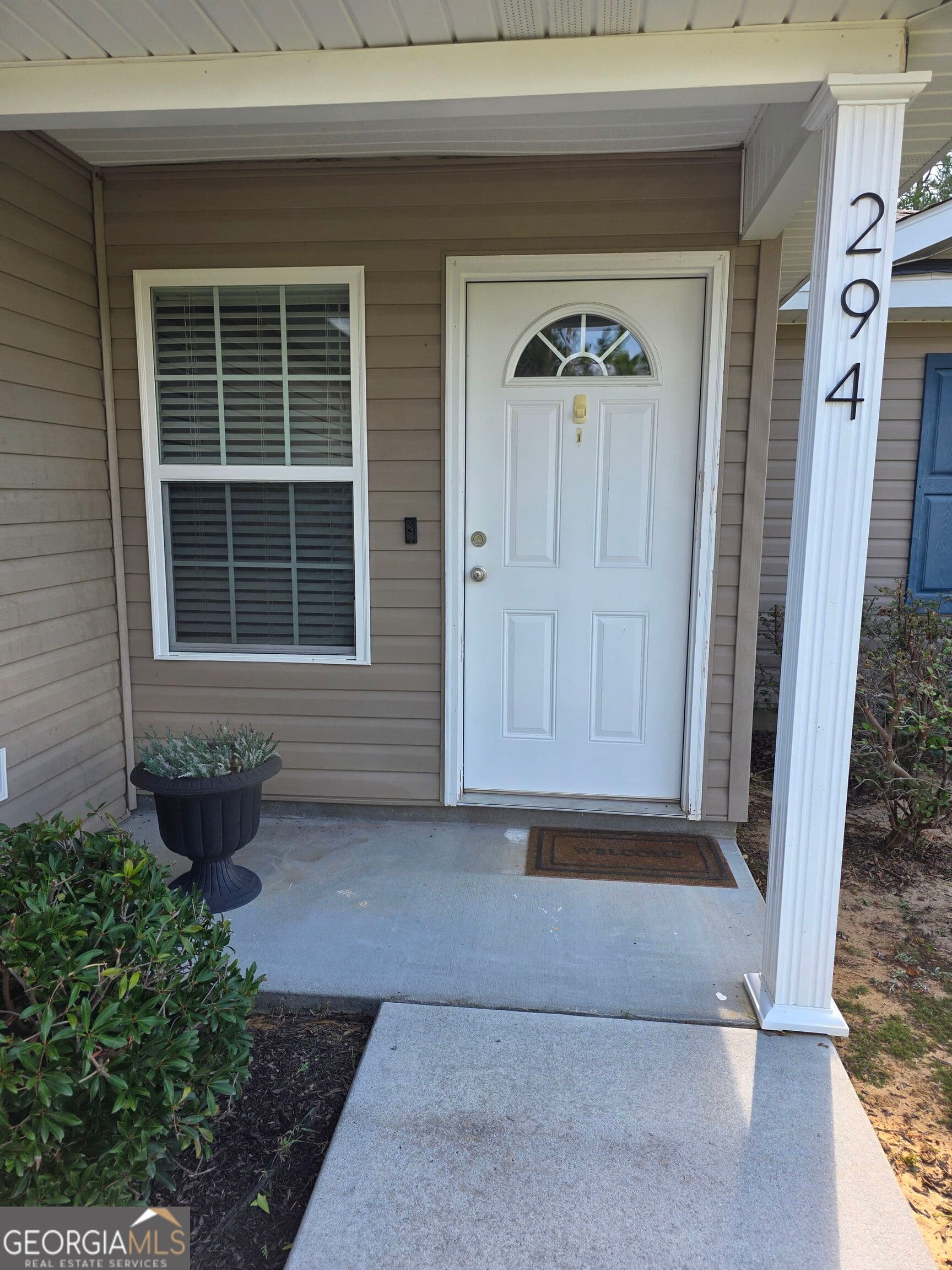 3 bedroom, 2 bathroom, 1,448 sq ft single family residence for sale at 294 Lakeside Circle, Baxley, GA 31513 — photo 4