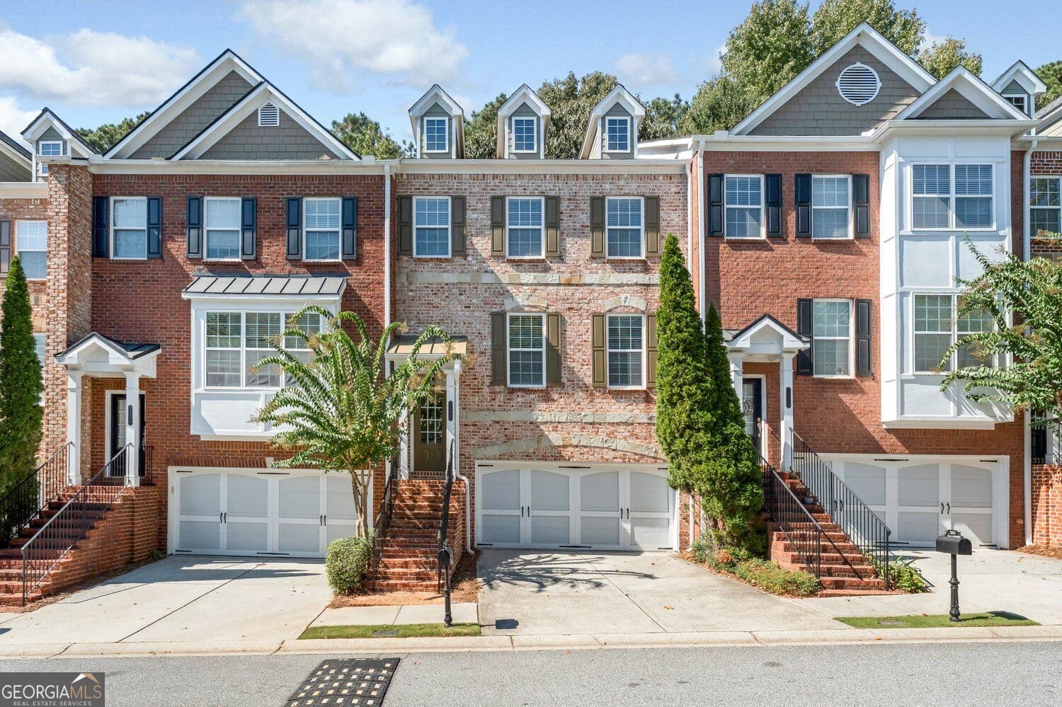 3 bedroom, 3.5 bathroom, 2,433 sq ft townhouse for sale at 3322 Cameron Trail, Peachtree Corners, GA 30092 — photo 1 of 33