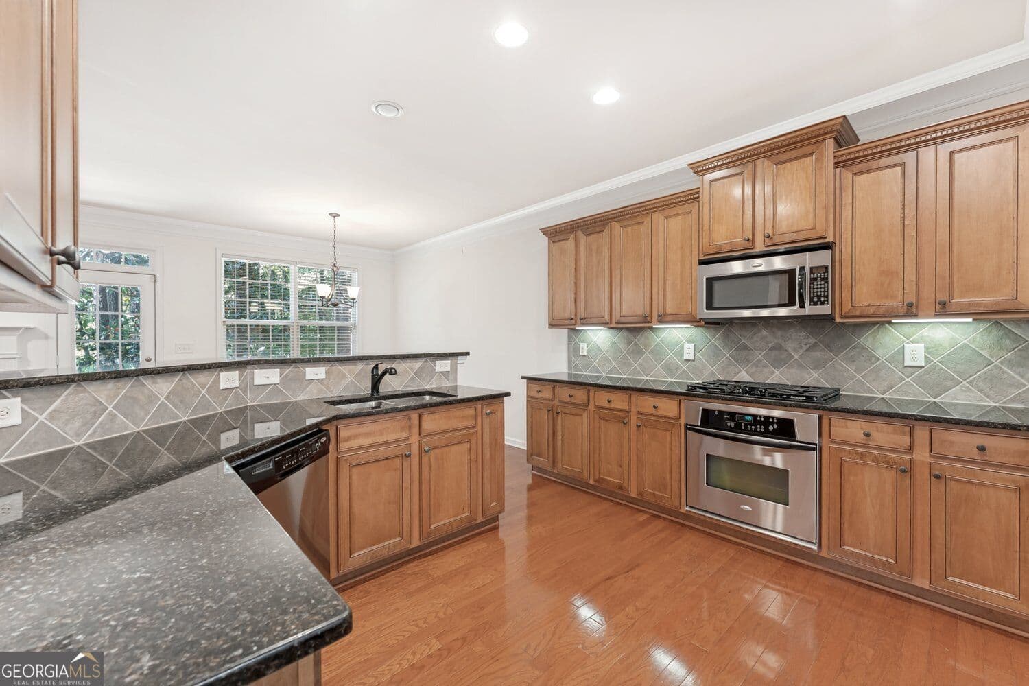 3 bedroom, 3.5 bathroom, 2,433 sq ft townhouse for sale at 3322 Cameron Trail, Peachtree Corners, GA 30092 — photo 9