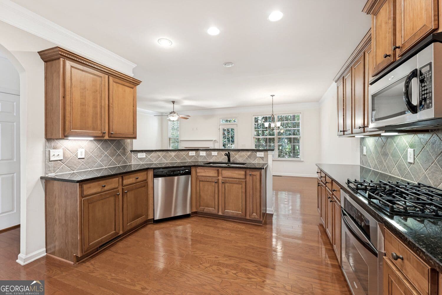 3 bedroom, 3.5 bathroom, 2,433 sq ft townhouse for sale at 3322 Cameron Trail, Peachtree Corners, GA 30092 — photo 8