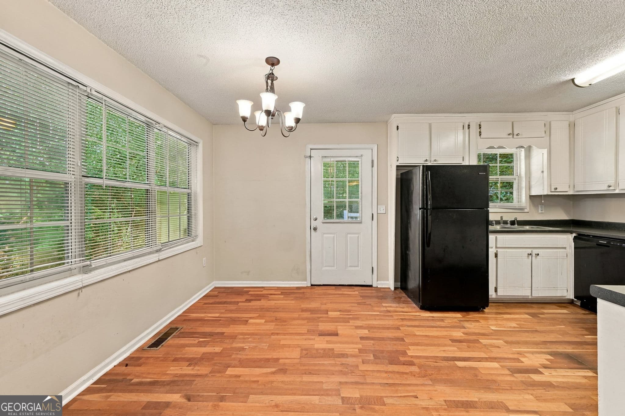 3 bedroom, 2 bathroom, 1,376 sq ft single family residence for sale at 230 Parkway Court, Dallas, GA 30157 — photo 6