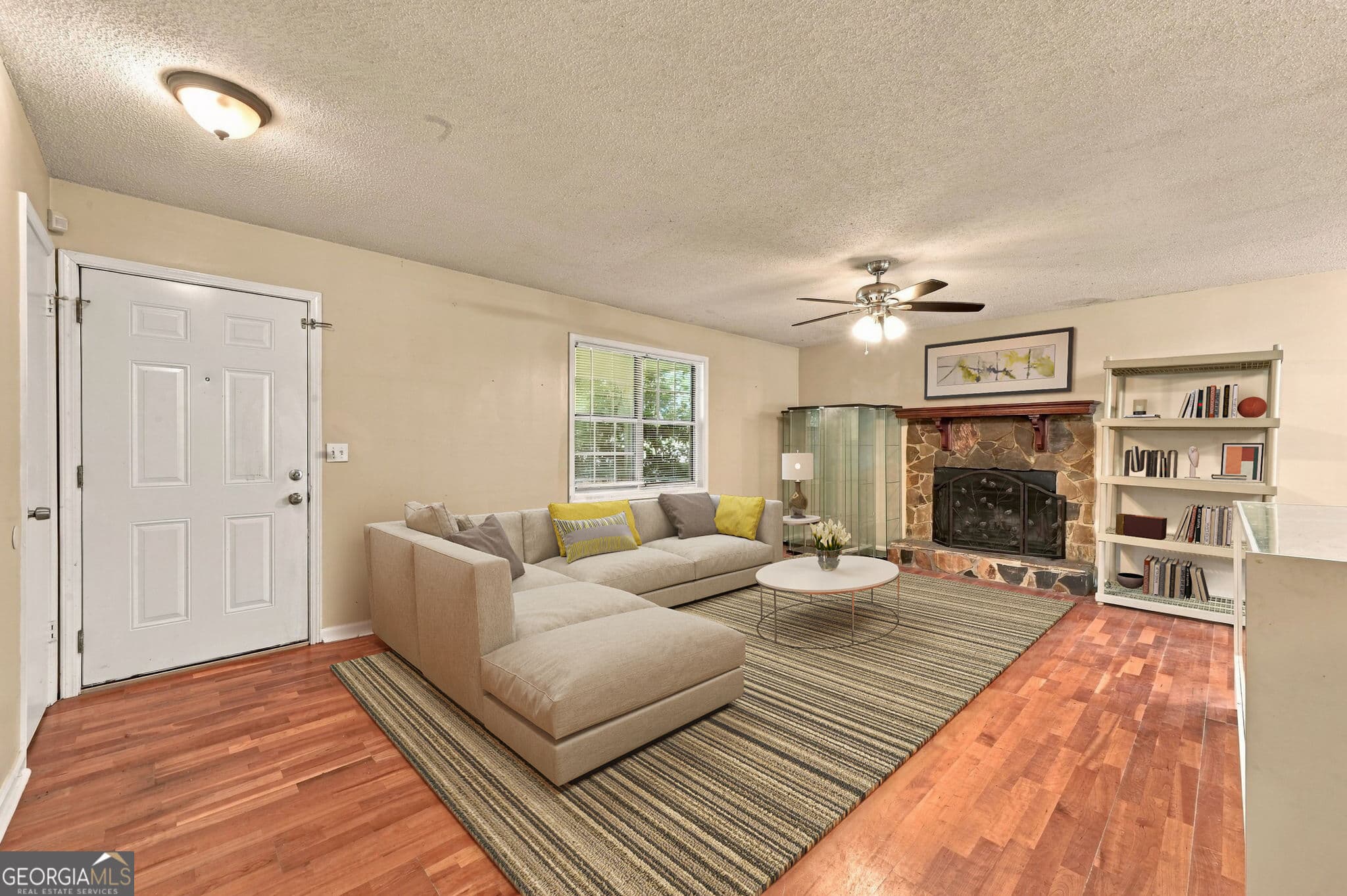 3 bedroom, 2 bathroom, 1,376 sq ft single family residence for sale at 230 Parkway Court, Dallas, GA 30157 — photo 3