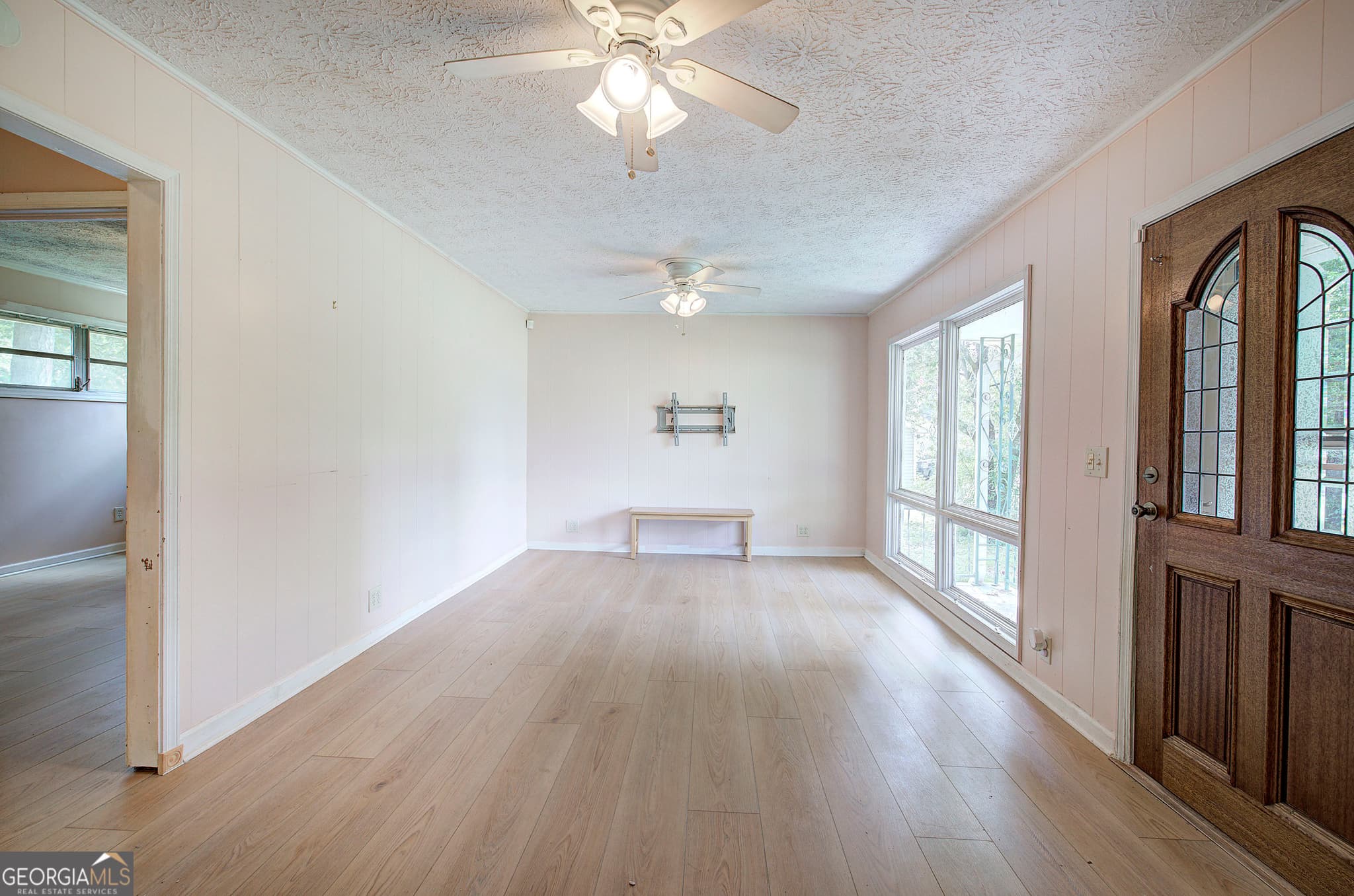 2 bedroom, 1 bathroom, 1,203 sq ft single family residence for sale at 113 Burton Drive, Calhoun, GA 30701 — photo 3