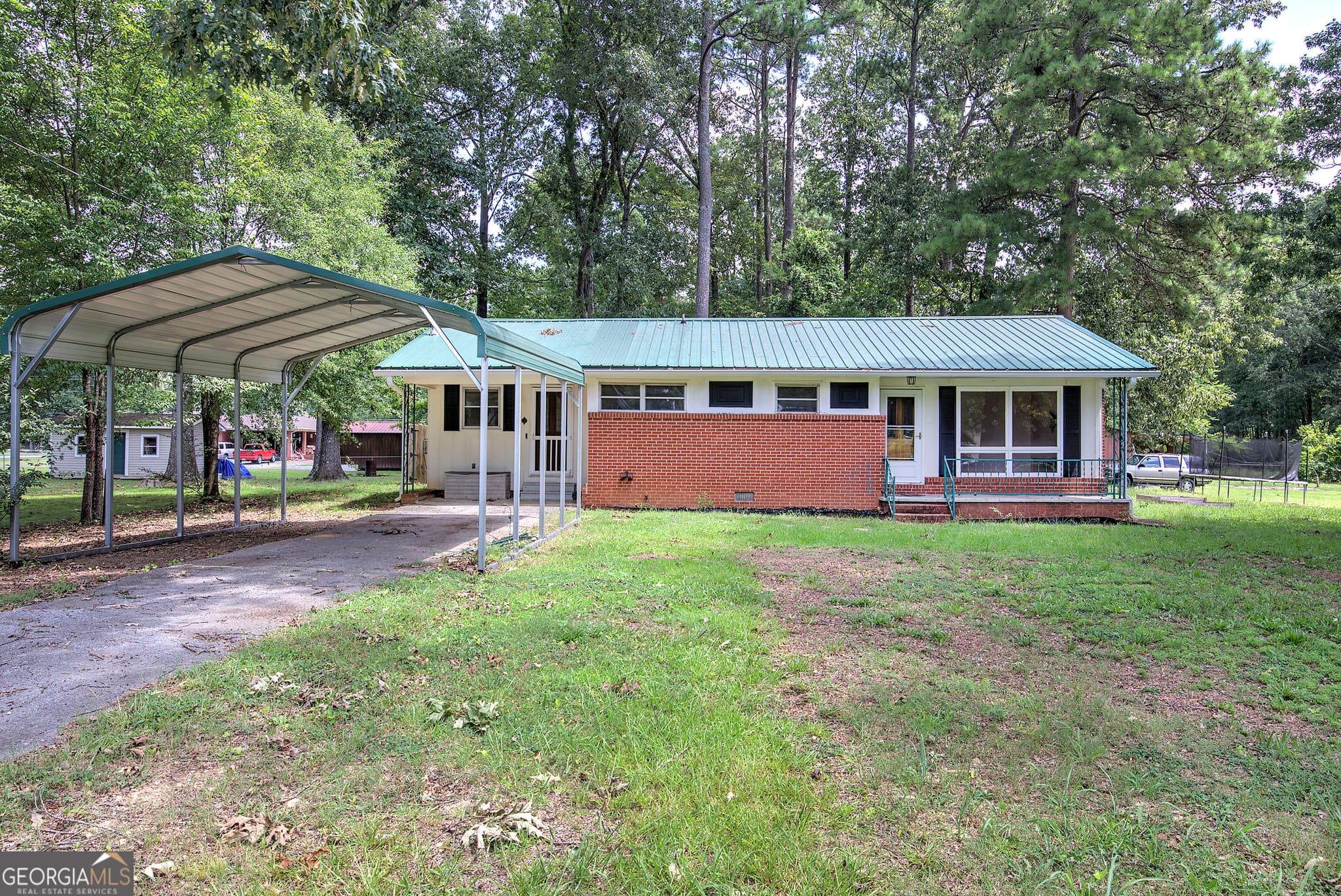 2 bedroom, 1 bathroom, 1,203 sq ft single family residence for sale at 113 Burton Drive, Calhoun, GA 30701 — photo 1 of 29