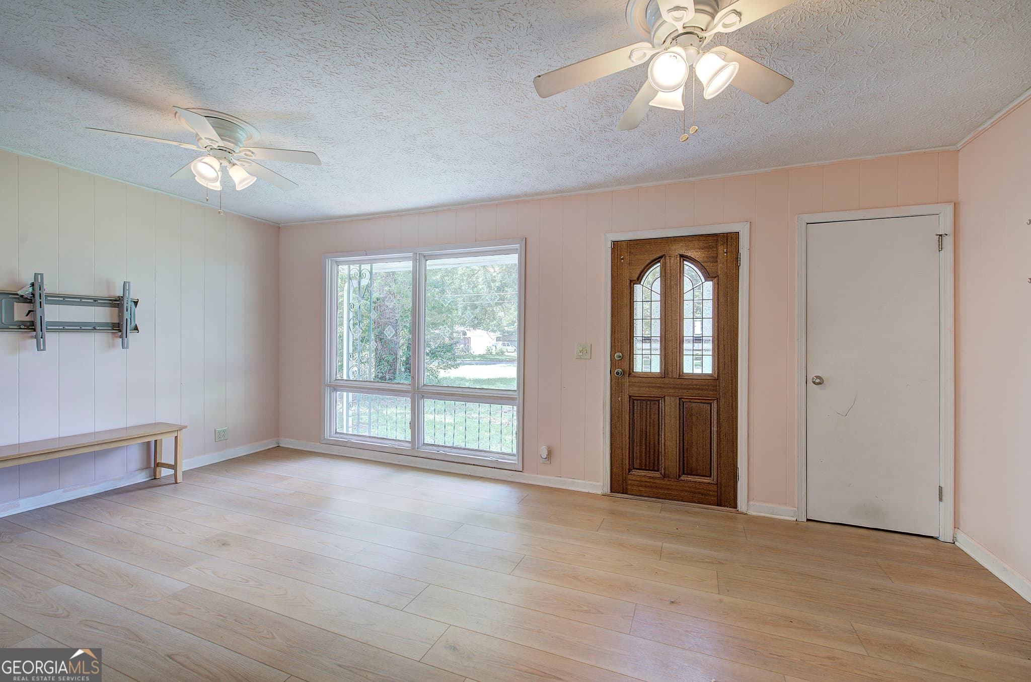 2 bedroom, 1 bathroom, 1,203 sq ft single family residence for sale at 113 Burton Drive, Calhoun, GA 30701 — photo 4