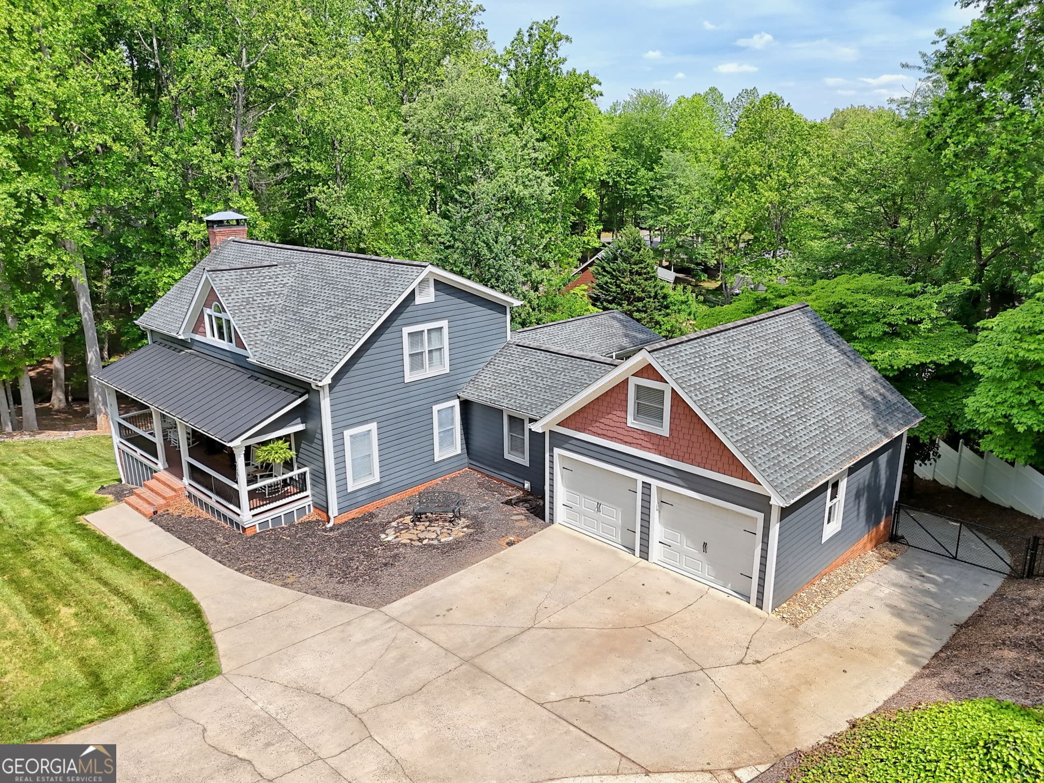 4 bedroom, 3.5 bathroom single family residence for sale at 520 Long View Drive, Hiawassee, GA 30546 — photo 3