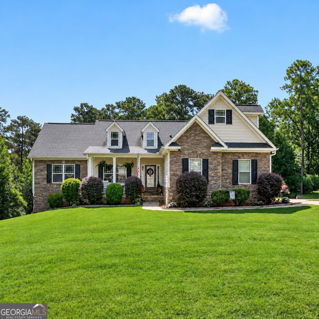 5 bedroom, 3 bathroom, 3,553 sq ft single family residence for sale at 171 Windsor Court, Williamson, GA 30292 — photo 2