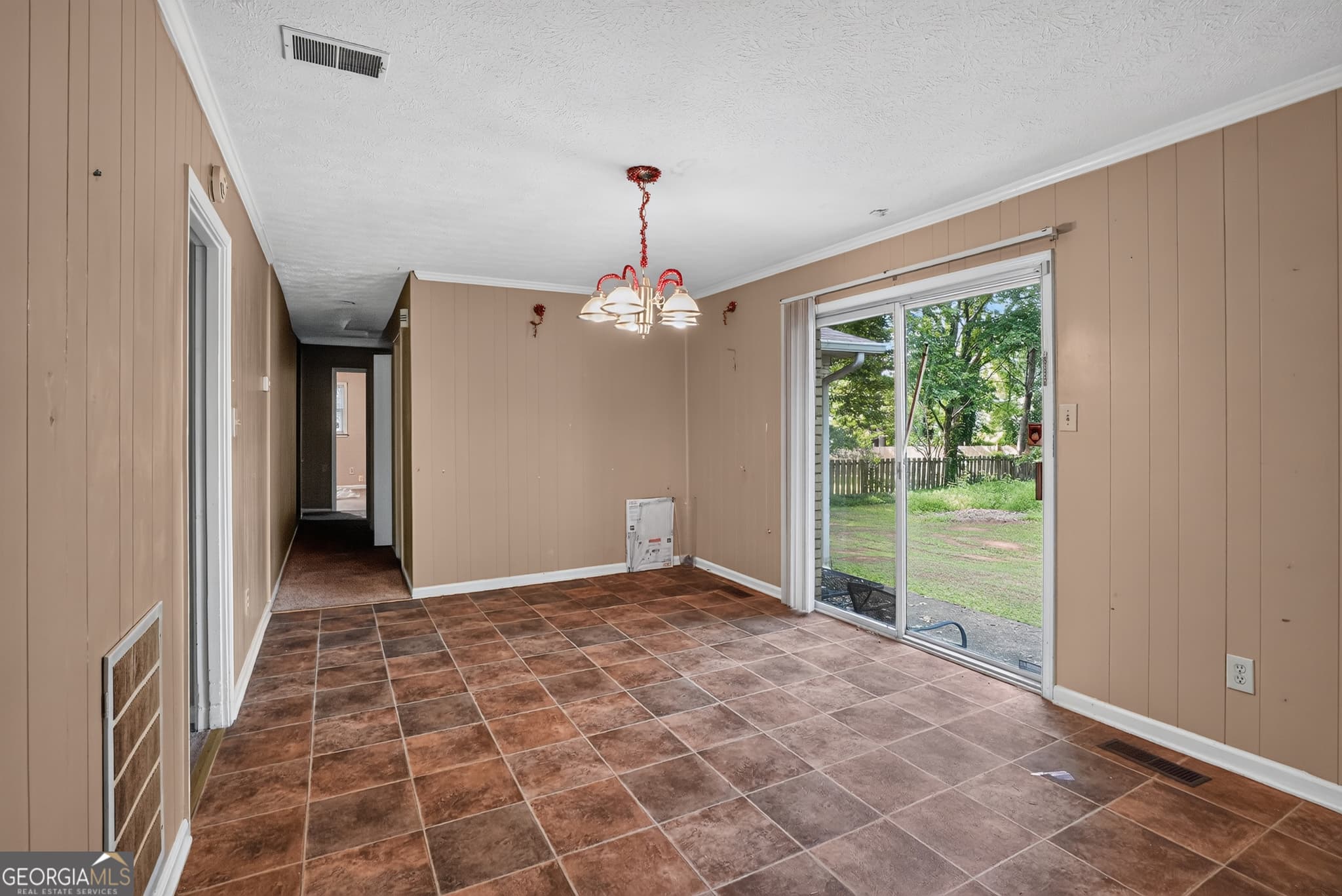 4 bedroom, 2 bathroom, 1,679 sq ft single family residence for sale at 2336 Carnes Road, Jonesboro, GA 30236 — photo 2