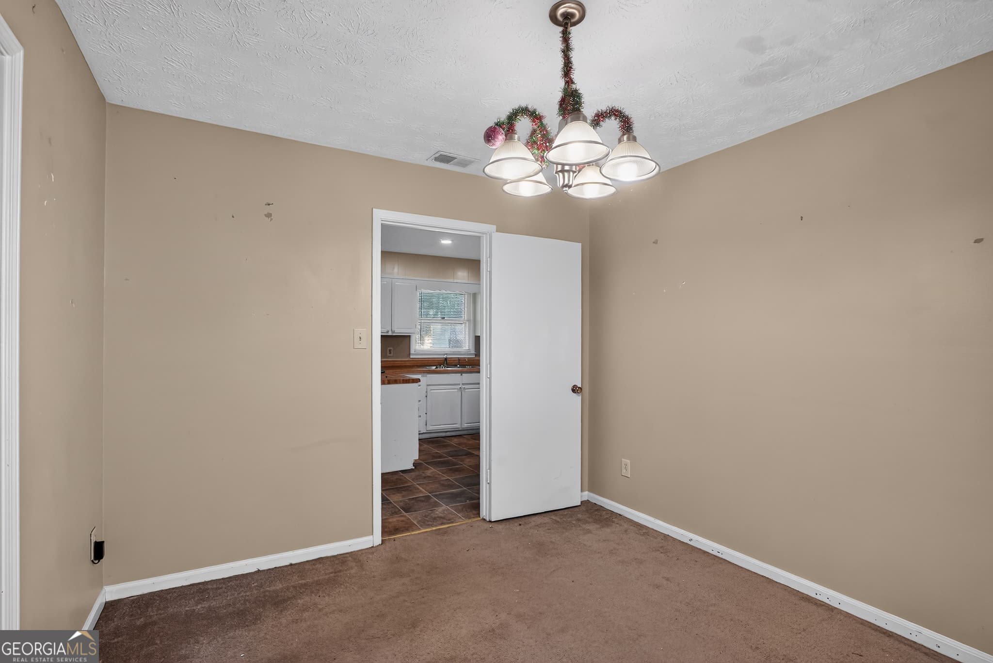 4 bedroom, 2 bathroom, 1,679 sq ft single family residence for sale at 2336 Carnes Road, Jonesboro, GA 30236 — photo 6