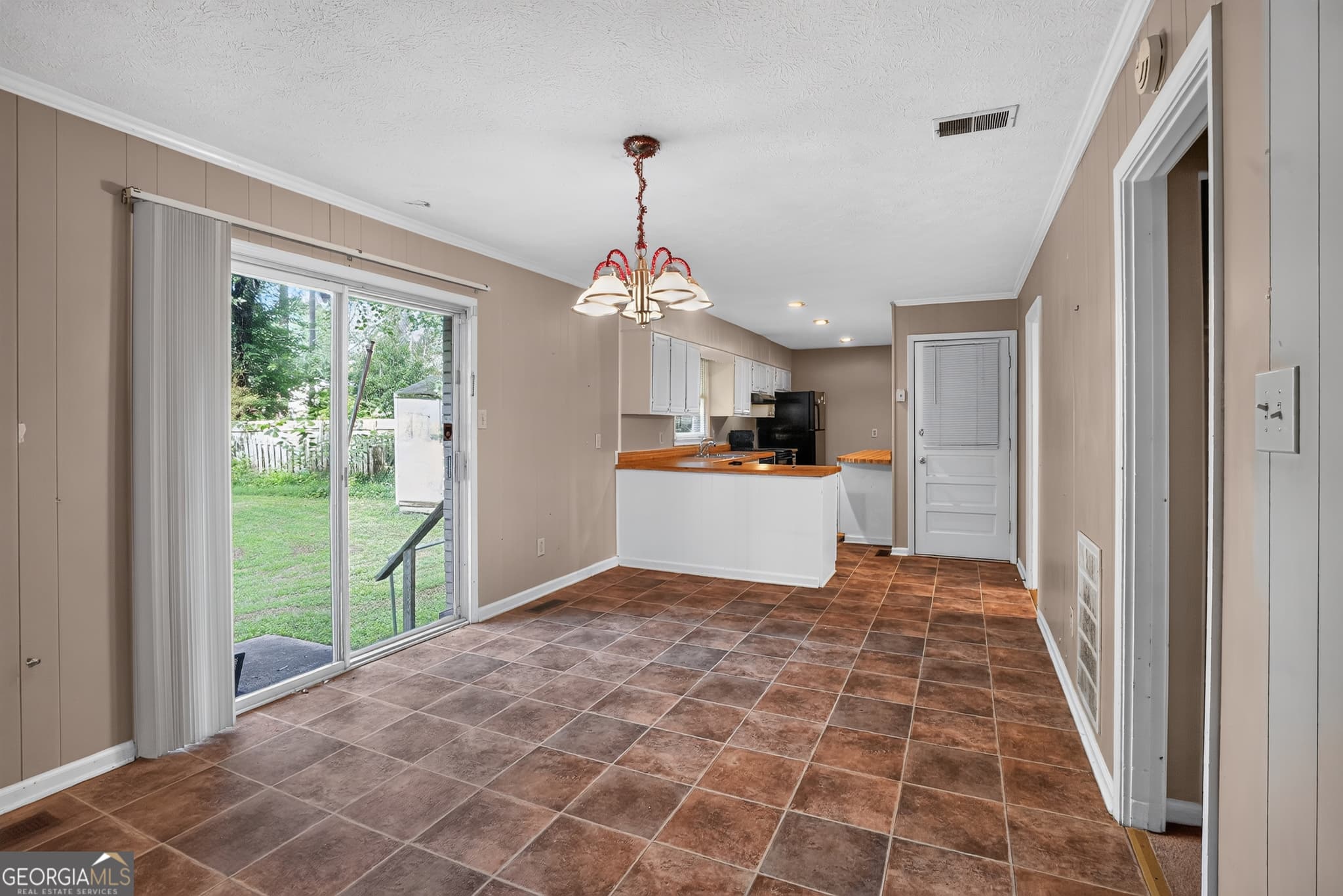 4 bedroom, 2 bathroom, 1,679 sq ft single family residence for sale at 2336 Carnes Road, Jonesboro, GA 30236 — photo 3