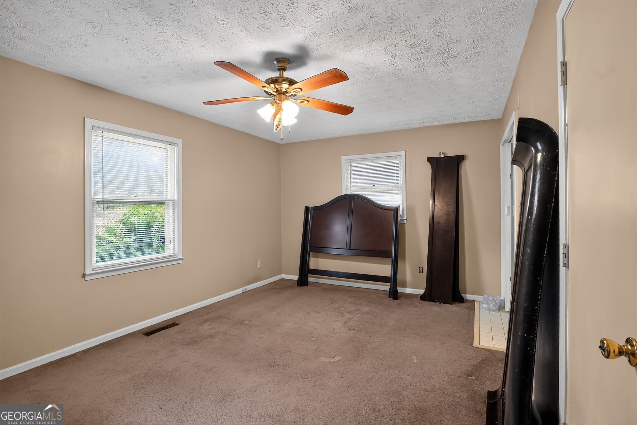 4 bedroom, 2 bathroom, 1,679 sq ft single family residence for sale at 2336 Carnes Road, Jonesboro, GA 30236 — photo 4