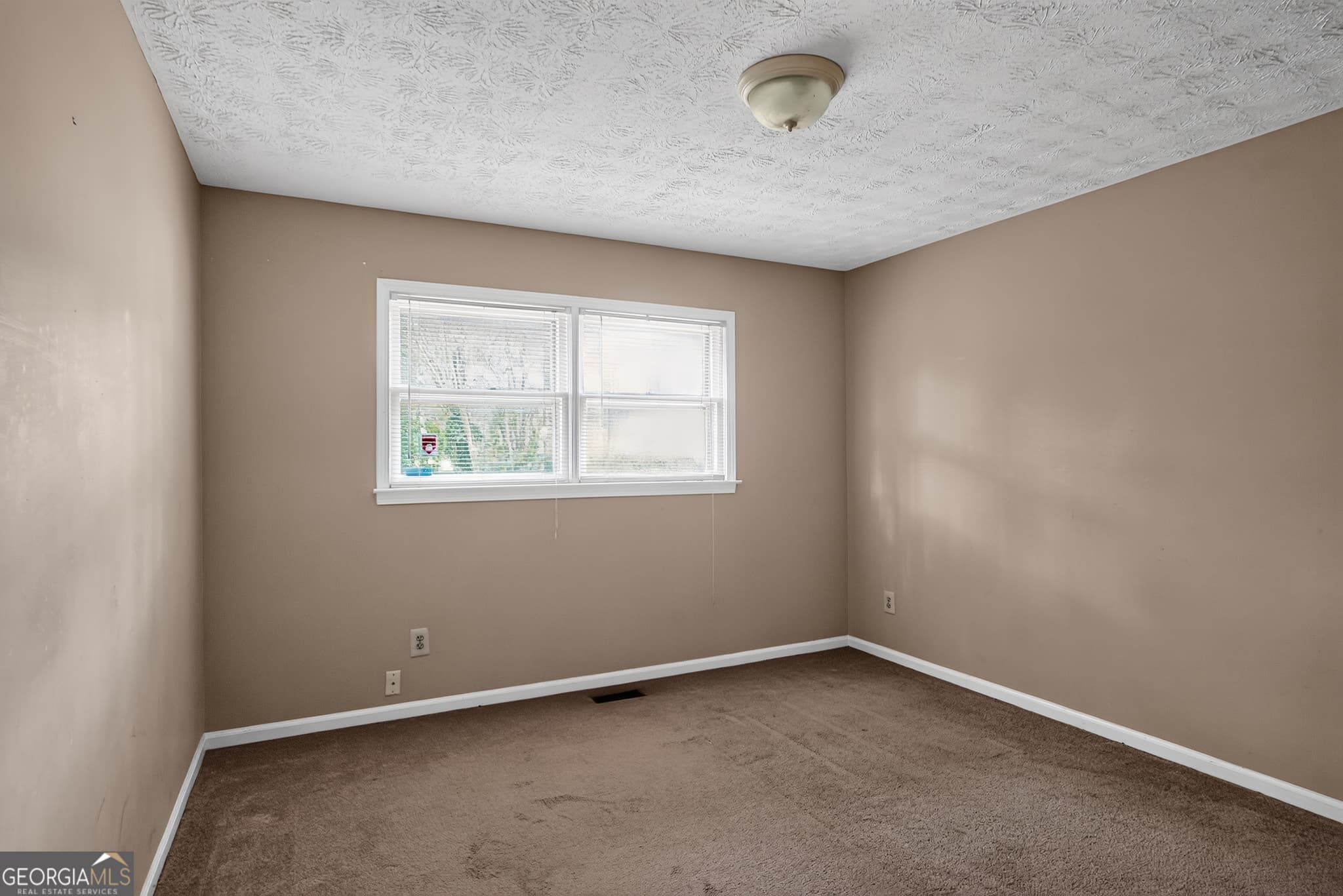 4 bedroom, 2 bathroom, 1,679 sq ft single family residence for sale at 2336 Carnes Road, Jonesboro, GA 30236 — photo 8