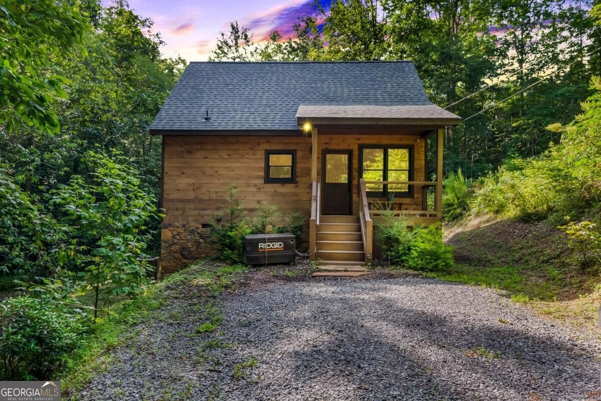2 bedroom, 1 bathroom, 924 sq ft cabin,single family residence for sale at 79 N Dream Catcher, Blue Ridge, GA 30513 — photo 2
