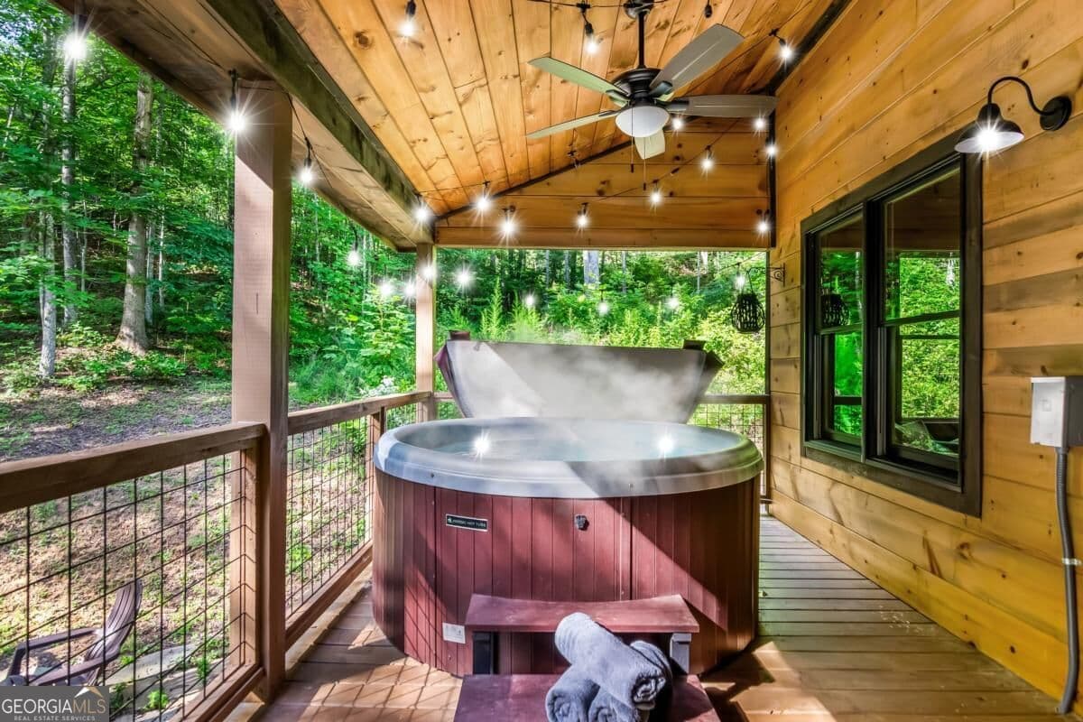 2 bedroom, 1 bathroom, 924 sq ft cabin,single family residence for sale at 79 N Dream Catcher, Blue Ridge, GA 30513 — photo 5