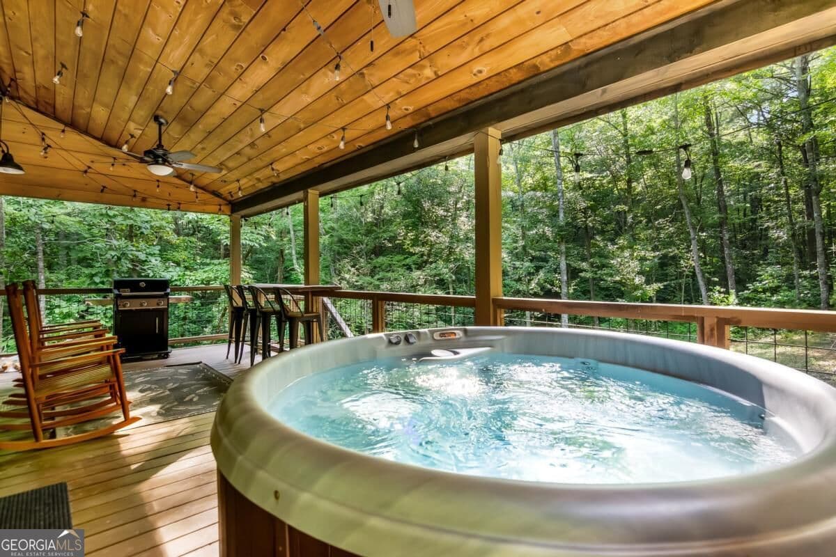 2 bedroom, 1 bathroom, 924 sq ft cabin,single family residence for sale at 79 N Dream Catcher, Blue Ridge, GA 30513 — photo 4