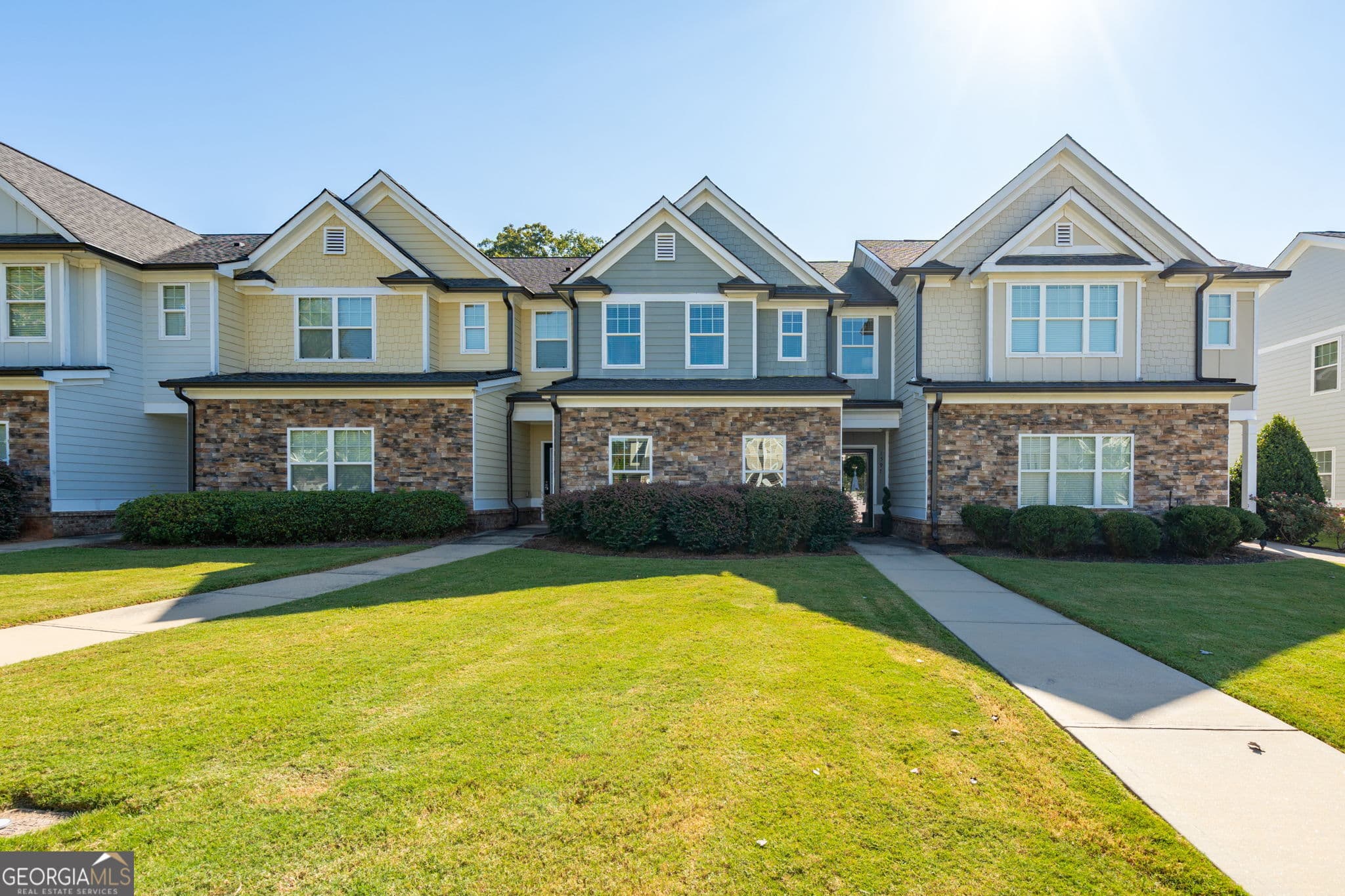 3 bedroom, 2.5 bathroom, 1,851 sq ft townhouse for sale at 1597 Lincoln Drive, Bogart, GA 30622 — photo 2