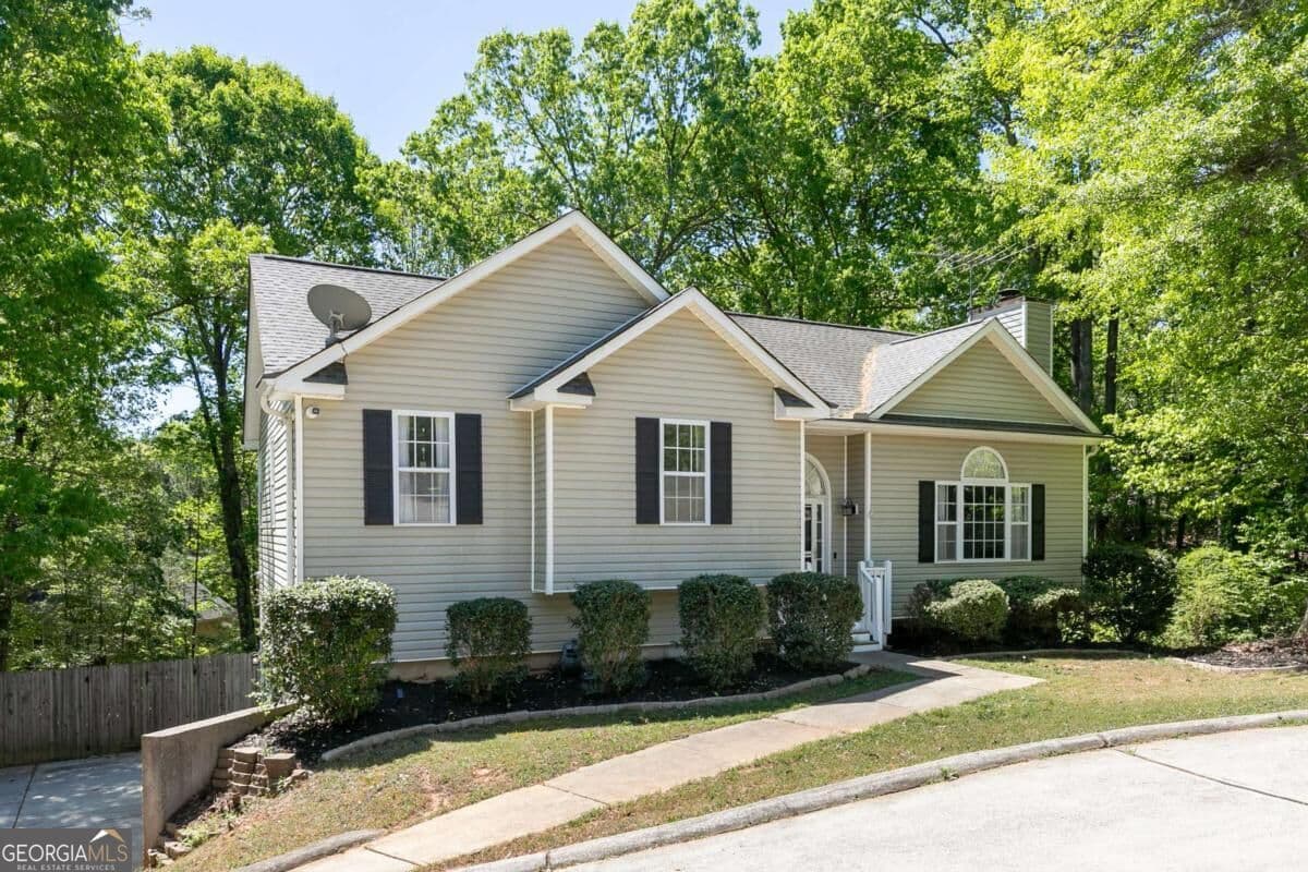 3 bedroom, 3 bathroom, 2,008 sq ft single family residence for sale at 9420 Poole Road, Villa Rica, GA 30180 — photo 2