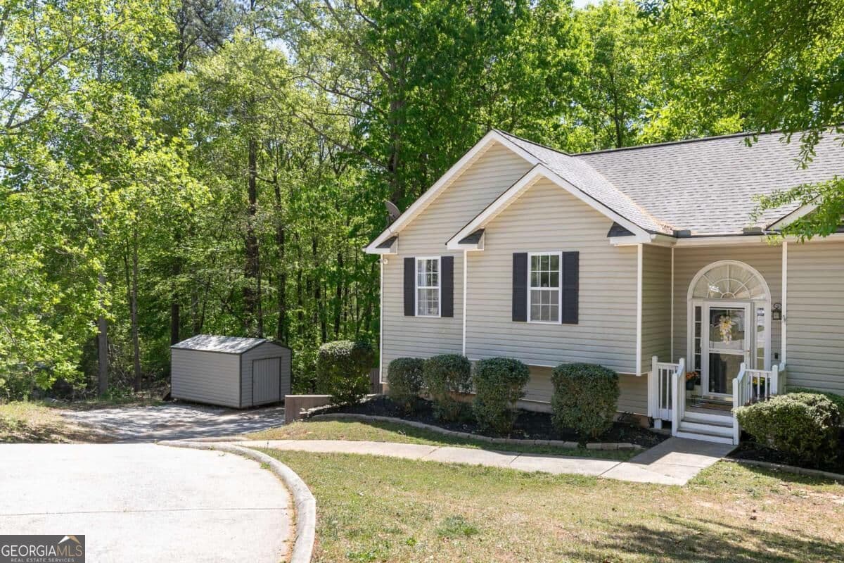 3 bedroom, 3 bathroom, 2,008 sq ft single family residence for sale at 9420 Poole Road, Villa Rica, GA 30180 — photo 3