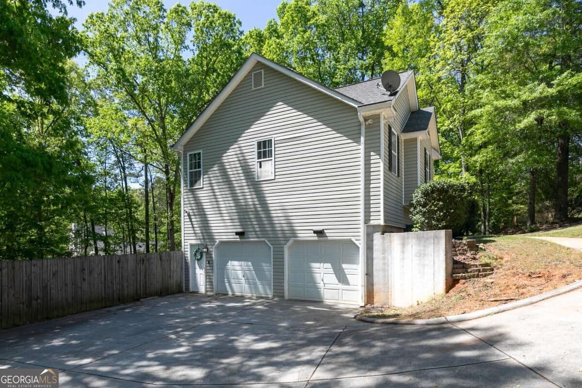 3 bedroom, 3 bathroom, 2,008 sq ft single family residence for sale at 9420 Poole Road, Villa Rica, GA 30180 — photo 4