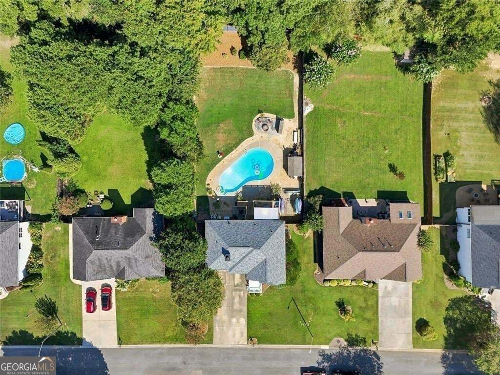 5 bedroom, 3 bathroom, 2,108 sq ft single family residence for sale at 413 Christina Way, Acworth, GA 30102 — photo 2