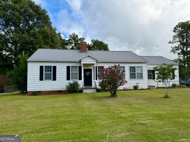 4 bedroom, 2 bathroom, 2,121 sq ft single family residence under contract at 204 W First Avenue, Sandersville, GA 31082 — photo 2