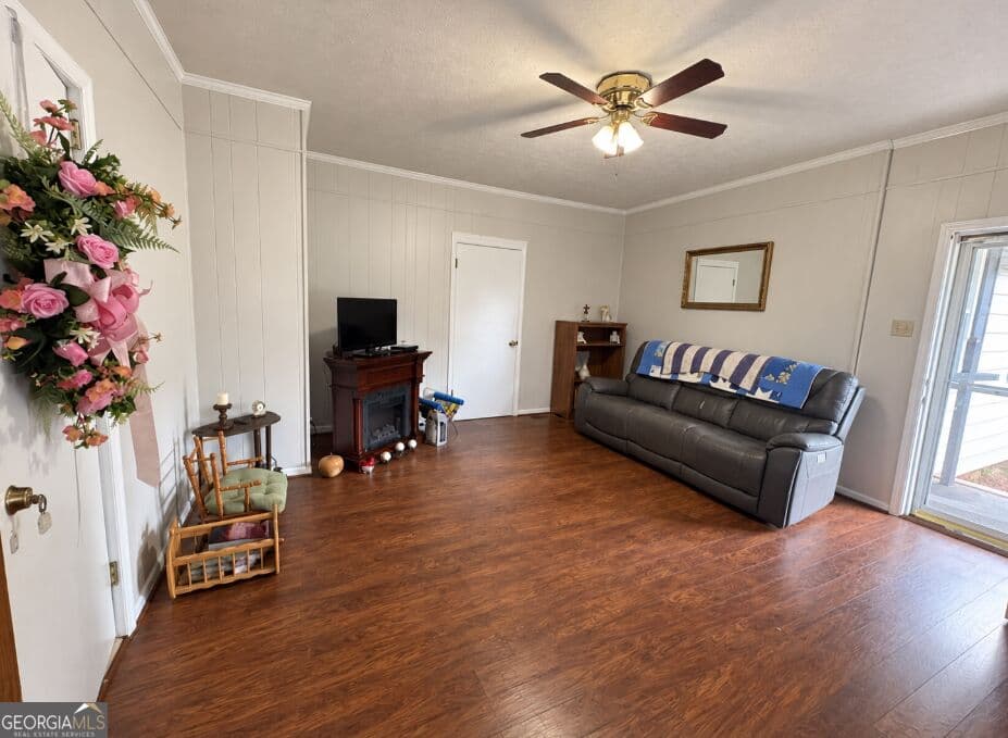 4 bedroom, 2 bathroom, 2,121 sq ft single family residence under contract at 204 W First Avenue, Sandersville, GA 31082 — photo 5